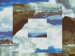 파랑과 갈색 사이에 서있는 우리