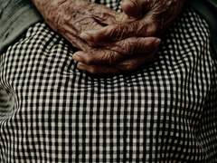 늙지말고 나이만 먹어라