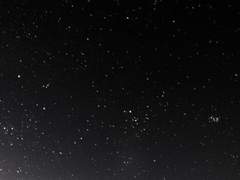 섬광이 적셔낸 하늘 아래