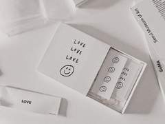 산산히 깨져 조각난.