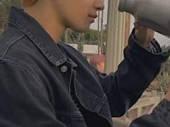 조금만 더 사랑해 주면 안 될까?