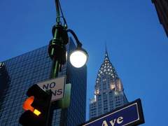 심해밑으로 깊이 가라앉는,