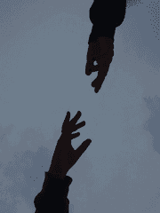 애써 쥐고 있던 것들을 버리고 떠나다.