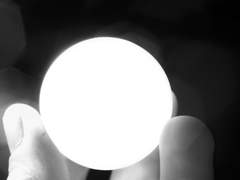 갑자기 세상이 흑백으로 변했다.