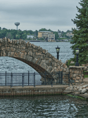 관을 가진 신의 손