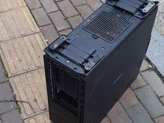 인간의 가면을 쓰고