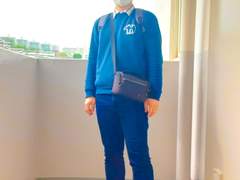 복도에서 셀카 사진 찰칵찰칵 멋진 포즈들