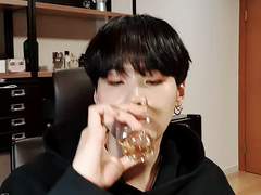 우리 윤기는 질투 절대 안 해.