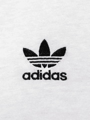 그해의 겨울은 유난히 싸늘했다.