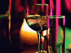 01. 그는 바텐더일까 마피아일까