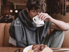 미남들과 함께 먹고, 마시고, 사랑하라