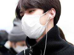 어린 남자랑 이러고 있으니까 좋아요? 1