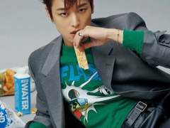 (헤어졌지만) 한지붕 아래 있습니다.