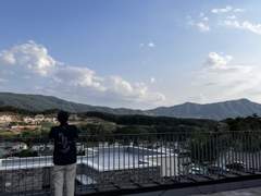 빛을 찾는 유랑인들을 위한.