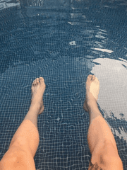 고래가 헤엄치는 바다는 너무 넓어서