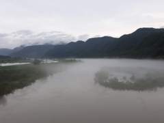 어둠을 부르는 강변의 노래