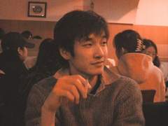 친구라 하기엔 가까웠고 연인이라 하기엔 멀었다