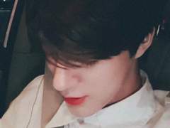 첫눈에 반할 수밖에 없는 매력을 가진 이제노가 보고 싶다.