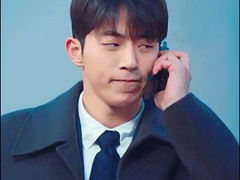 고래싸움에 새우등터진다.