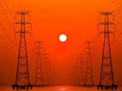 노을진 태양 아래