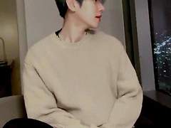 현재 시각 오후 11시 27분.