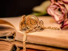 ℜ𝔞𝔟𝔟𝔦𝔱’𝔰 𝔱𝔦𝔪𝔢 𝔞𝔩𝔴𝔞𝔶𝔰 𝔤𝔬𝔢𝔰 𝔟𝔶.