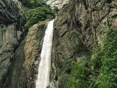 쿵, 하고 영산에 돌 하나 떨어지더구나!