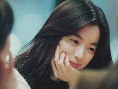 이세계에만 존재할 것 같은 미소녀가 현실세계에서 인플루언서와 히어로를 겸업하게 된 사연