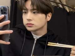 질투하고 속상한 남친 고르기