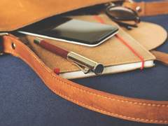 과거의 편린을 떠올렸다.