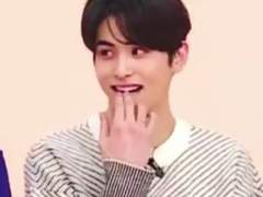 한껏 심각한 척 '난 걱정돼'라고 했을 때 반응