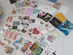 사실 나는 앤솔만 하고 굿즈는 안낼 생각이었다