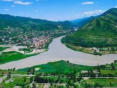 신성한 Mtskheta와 전설적인 Borjomi