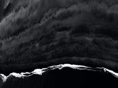 황량하고 쓸쓸합니다, 바다는.