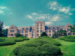 전학을 왔는데..... 우리 학교가 좀 이상한 것 같아