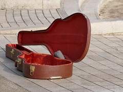 태양이 지면 달이 금방 피어나듯