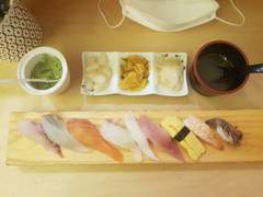 2022. 7. 22. 회사에서 점심비 5만원을 받아 점심특선 초밥을 먹다.(13,000원)