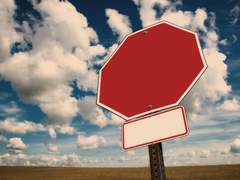 네 앞을 가로막고