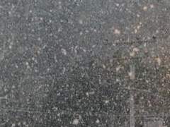 온몸이 익을 것 같은 열기가 골목을 가득 메웠다