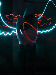 천사는 말이 없고, 악마는 날 수 없다.