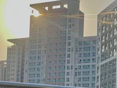 움푹 패여버린 십자가를 손에 쥐고서