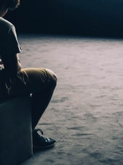 어둠이 머무는 자리