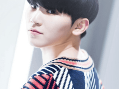 푸른하늘 햇살이 비출때,中