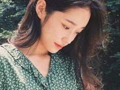 어둠이 짙은 저녁 하늘