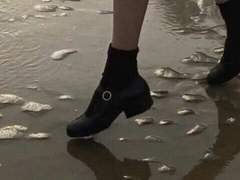 깊이 패인 너의 바다에도 빛이 난다고*