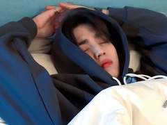 오빠, 집에 먹을 거 뭐 있어? 미모의 28세 남성