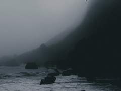 파도는 소실점에서부터 치기 시작한다.