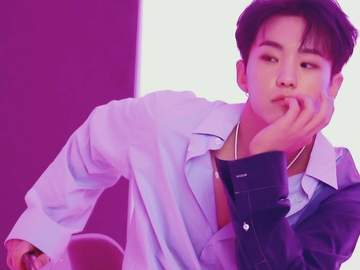 밤이 되었습니다. 신랑신부는 고갤 들어 서로를 확인하세요.