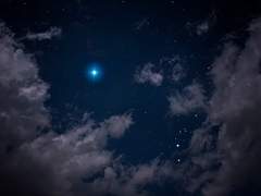 너른 대지는 스며들었던 그 시간선의 잔재를 끌어잡는다