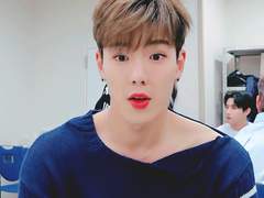 유사투표 - 그 사람이 일하는 카페에 가서 모르는 척 주문할 때 그 사람은